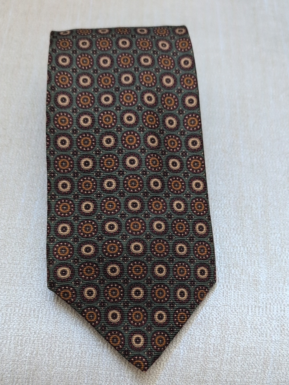 Brooks Brothers Classic Silk Geometric Pattern Men's Tie in Olive & Burgundy NWT